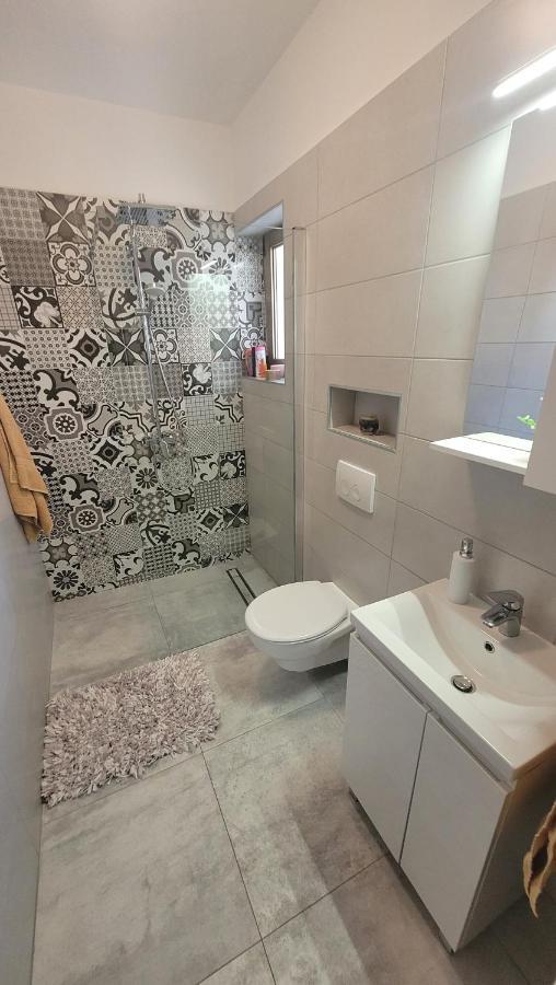 Lily Apartamento Krk Town Exterior foto